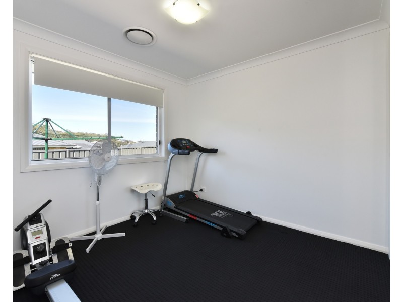 27 Medina Place, Cameron Park NSW 2285