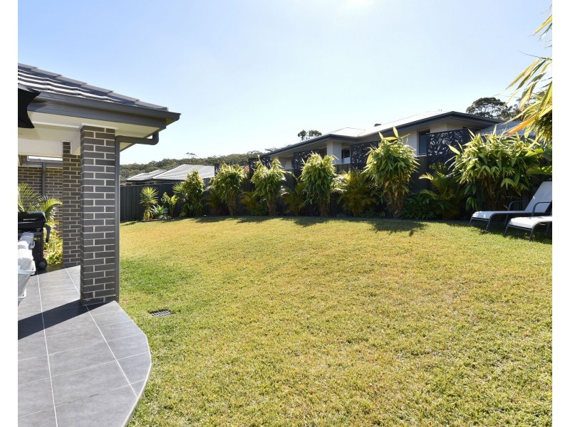 27 Medina Place, Cameron Park NSW 2285