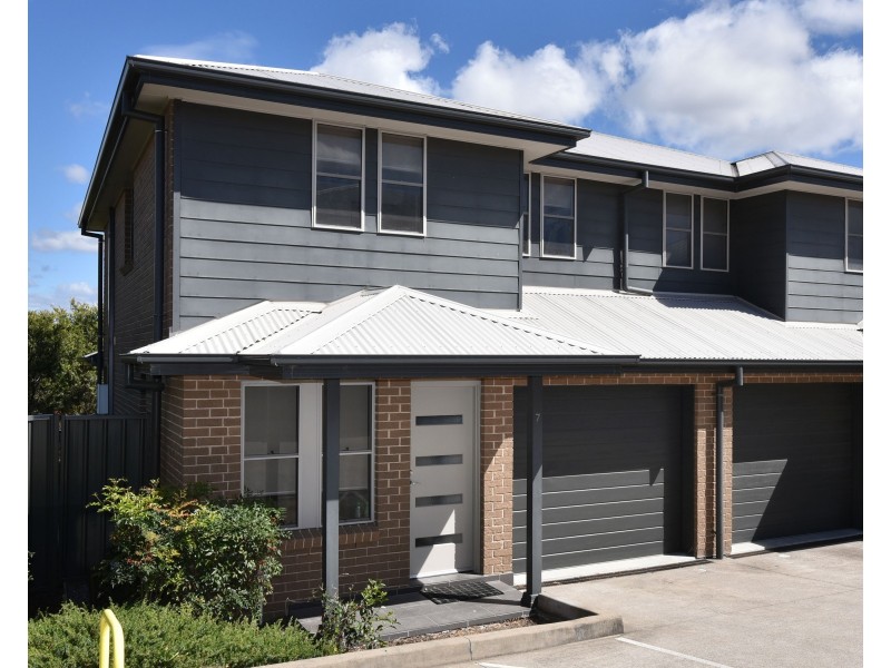 7/8 Angophora Drive, Warabrook NSW 2304