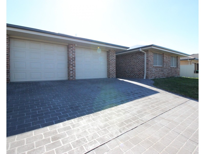 6 Redmond Circuit, Cameron Park NSW 2285