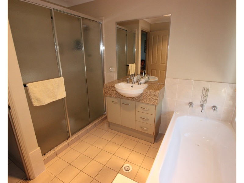 6 Redmond Circuit, Cameron Park NSW 2285