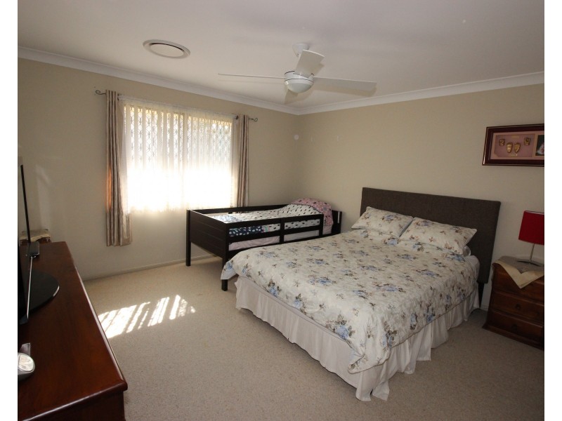 6 Redmond Circuit, Cameron Park NSW 2285