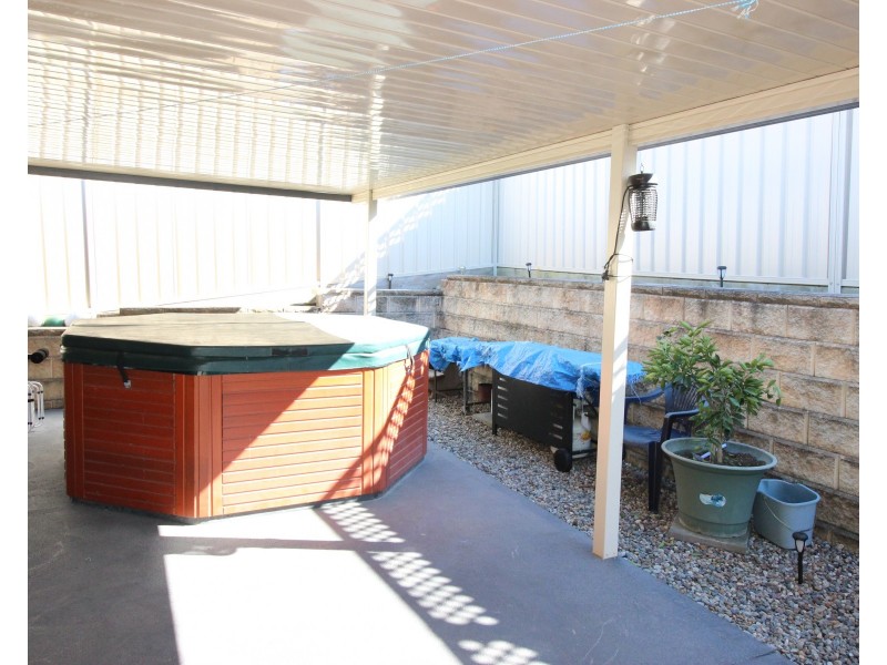 6 Redmond Circuit, Cameron Park NSW 2285