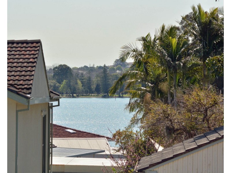 4 Weatherly Street, Booragul NSW 2284