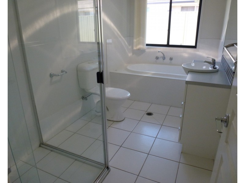 20 Lakeaire Circuit, Cameron Park NSW 2285