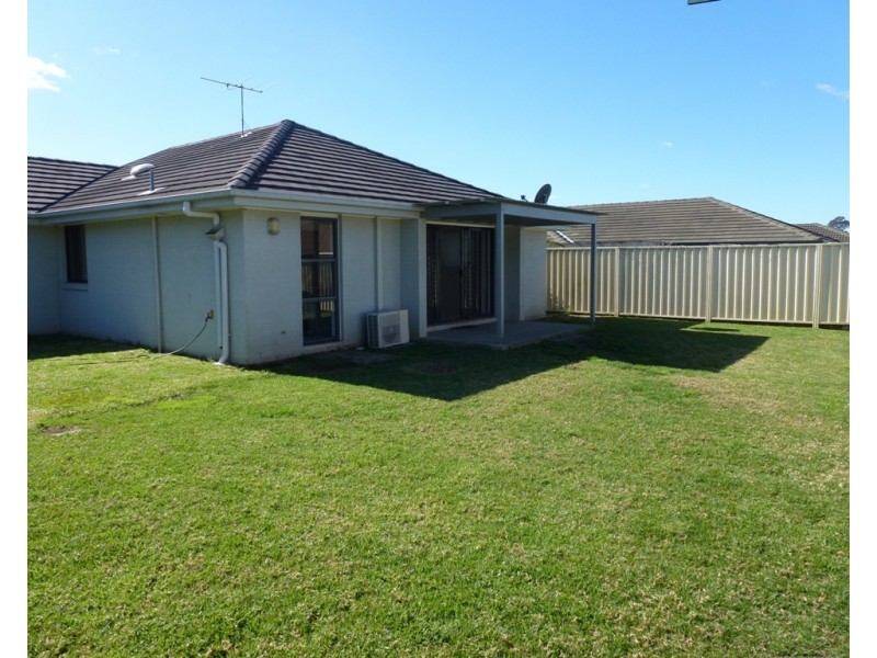 20 Lakeaire Circuit, Cameron Park NSW 2285