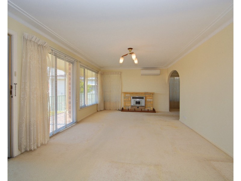 4 Weatherley Street, Booragul NSW 2284