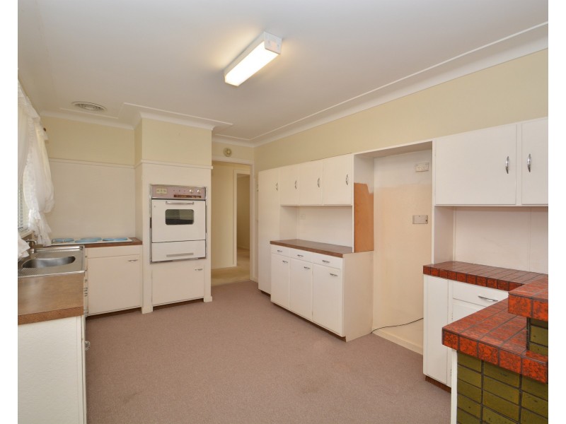 4 Weatherley Street, Booragul NSW 2284