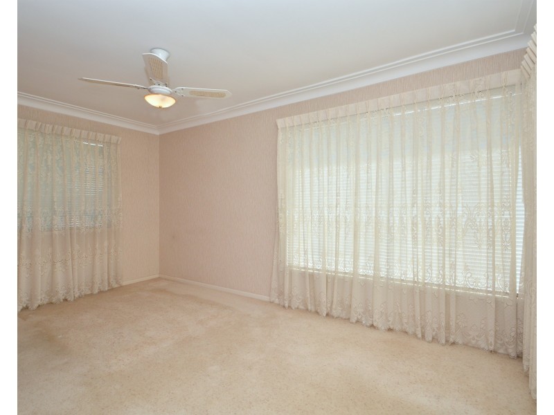 4 Weatherley Street, Booragul NSW 2284