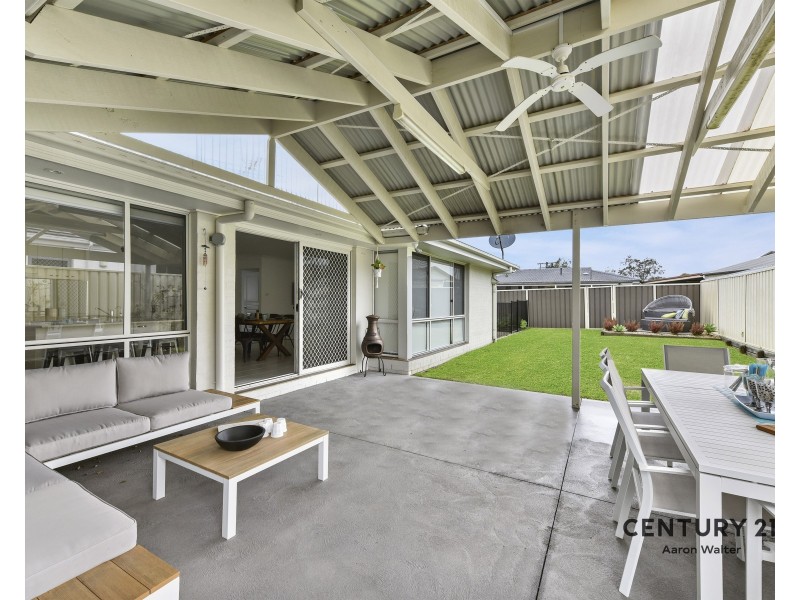 8 Lakeaire Circuit, Cameron Park NSW 2285