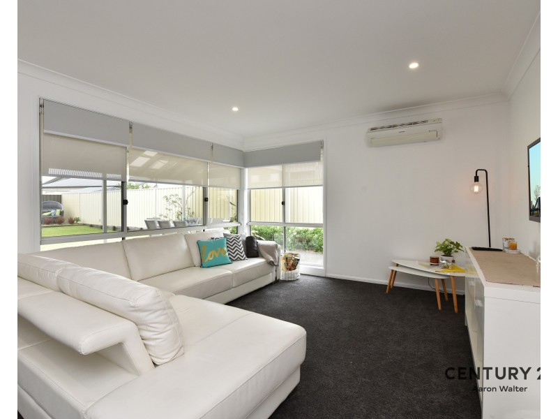 8 Lakeaire Circuit, Cameron Park NSW 2285