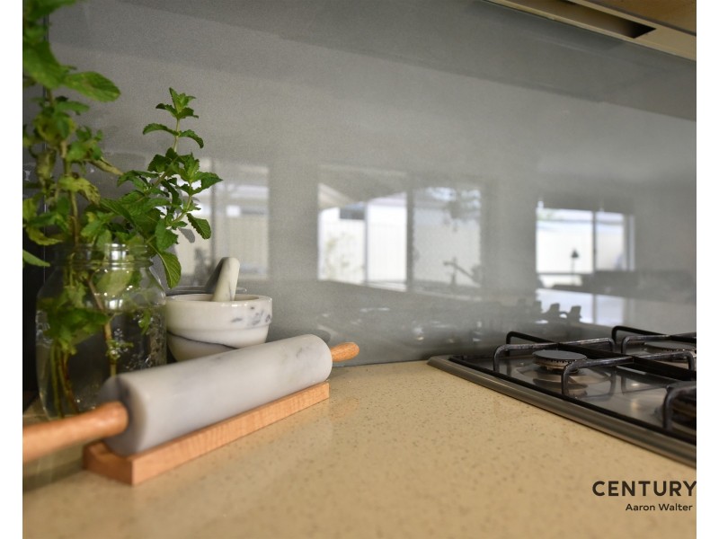 8 Lakeaire Circuit, Cameron Park NSW 2285