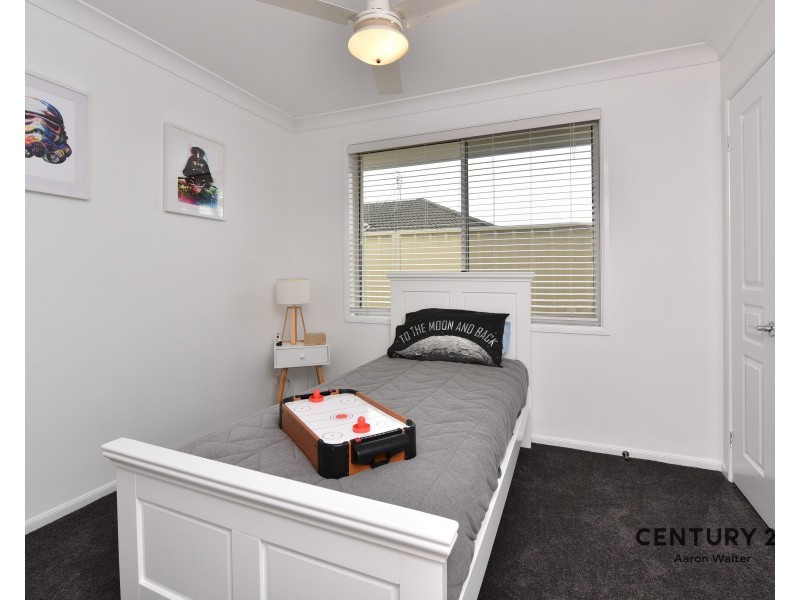 8 Lakeaire Circuit, Cameron Park NSW 2285