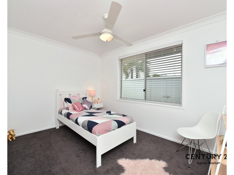 8 Lakeaire Circuit, Cameron Park NSW 2285