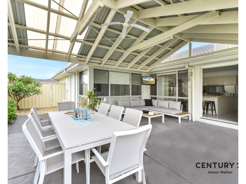 8 Lakeaire Circuit, Cameron Park NSW 2285