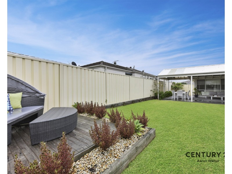 8 Lakeaire Circuit, Cameron Park NSW 2285