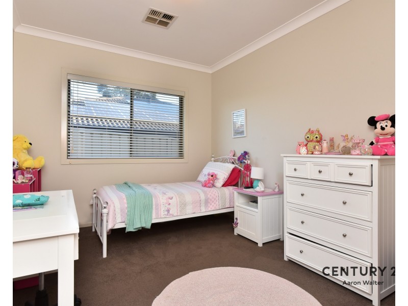 30 Calancra Avenue, Cameron Park NSW 2285