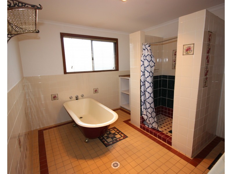 18 Throckmorton Street, Killingworth NSW 2278