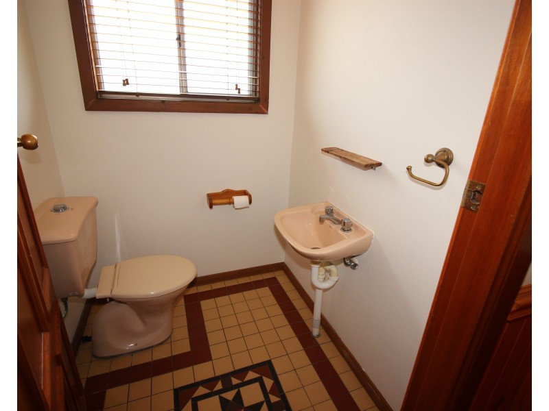 18 Throckmorton Street, Killingworth NSW 2278