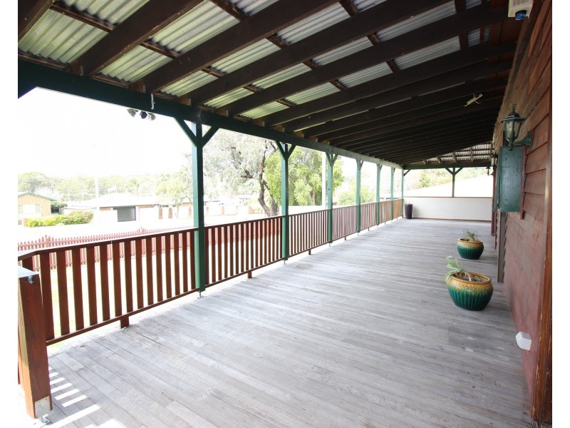 18 Throckmorton Street, Killingworth NSW 2278