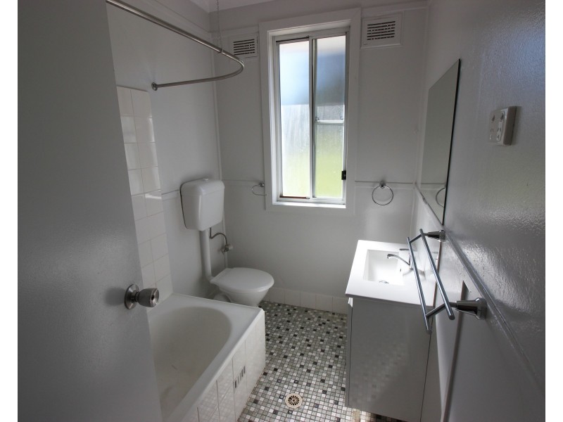 302 Lake Road, Glendale NSW 2285