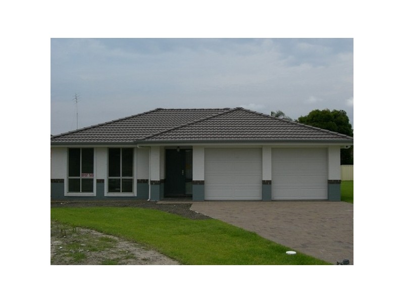 26 Lakeaire Circuit, Cameron Park NSW 2285