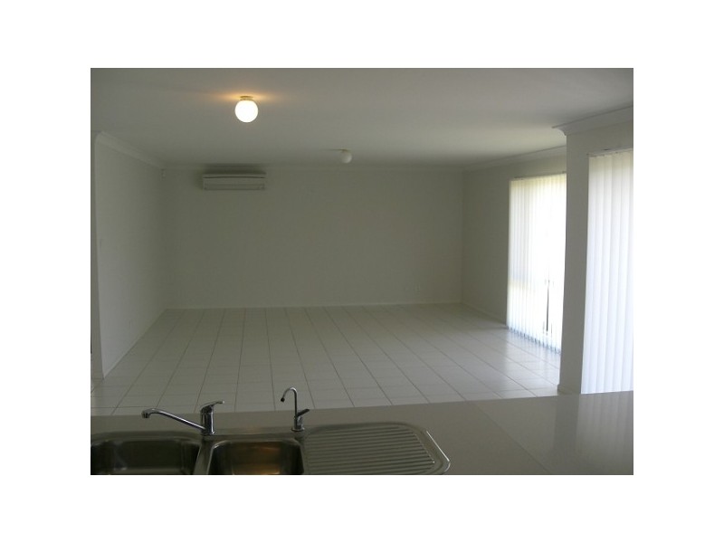 26 Lakeaire Circuit, Cameron Park NSW 2285