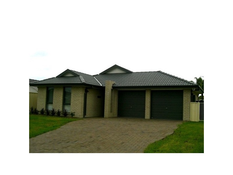 10 Lakeaire Circuit, Cameron Park NSW 2285