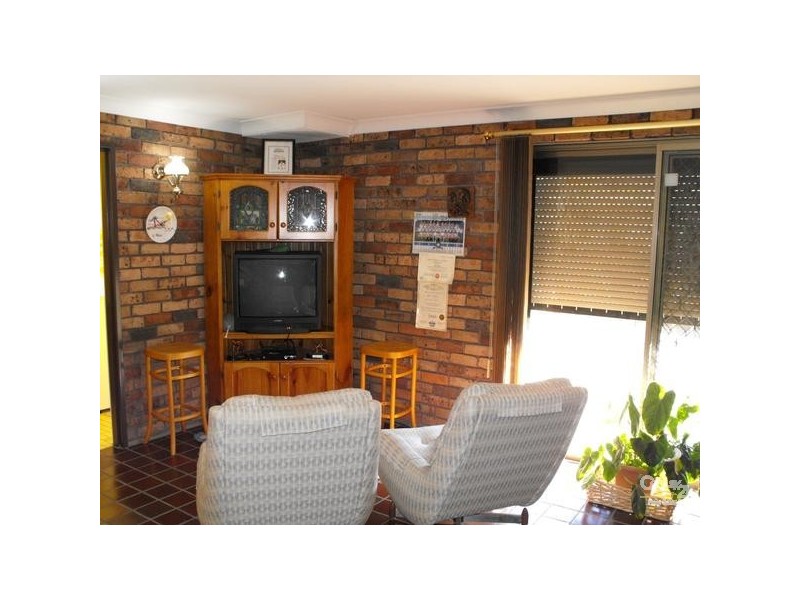 4 Flinders Road, Georges Hall NSW 2198