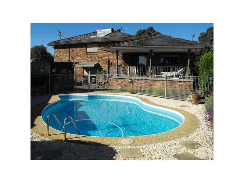 4 Flinders Road, Georges Hall NSW 2198