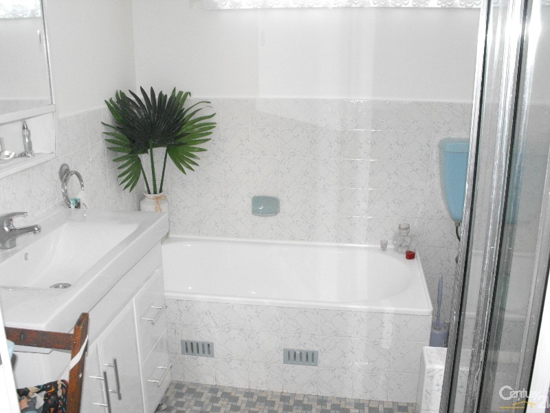 25 Sturt Ave, Georges Hall NSW 2198