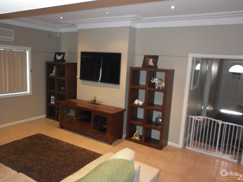 30 William Street, Condell Park NSW 2200