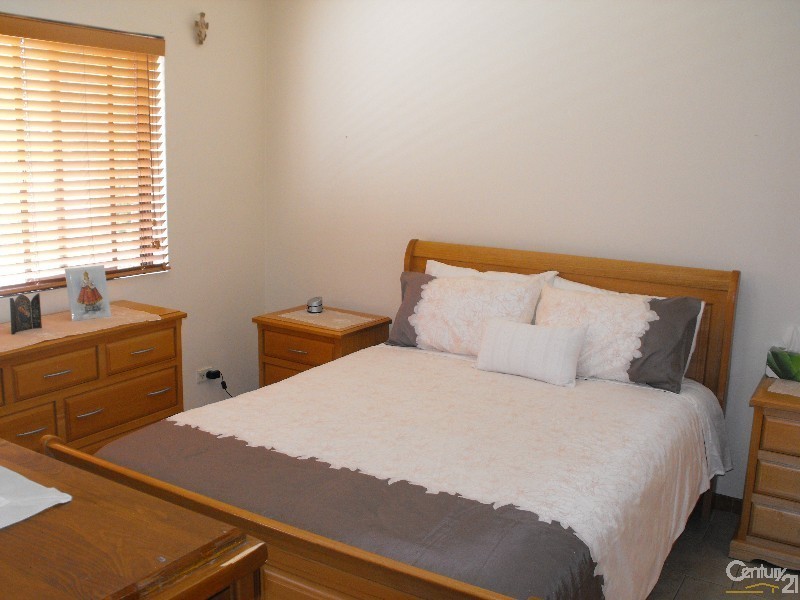 2 Caloola Cres, Condell Park NSW 2200