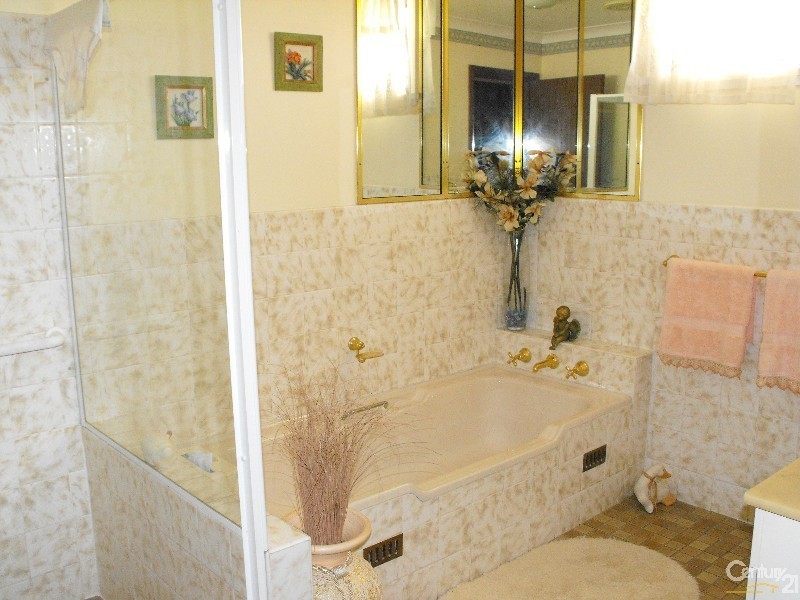 14 Caloola, Condell Park NSW 2200