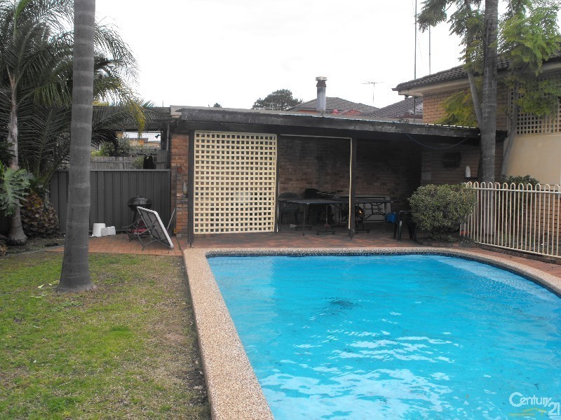 40 OAK DRIVE, Georges Hall NSW 2198