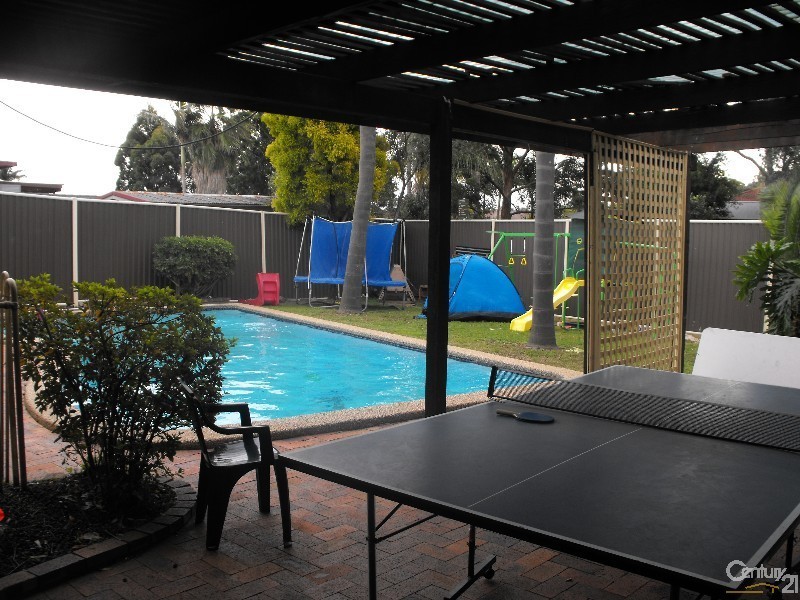 40 OAK DRIVE, Georges Hall NSW 2198