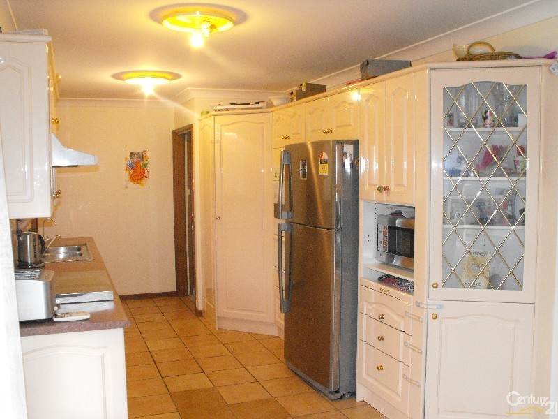 40 OAK DRIVE, Georges Hall NSW 2198