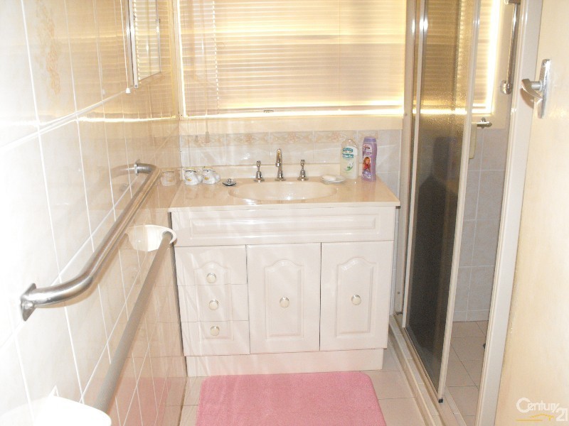 37 winifred, Condell Park NSW 2200