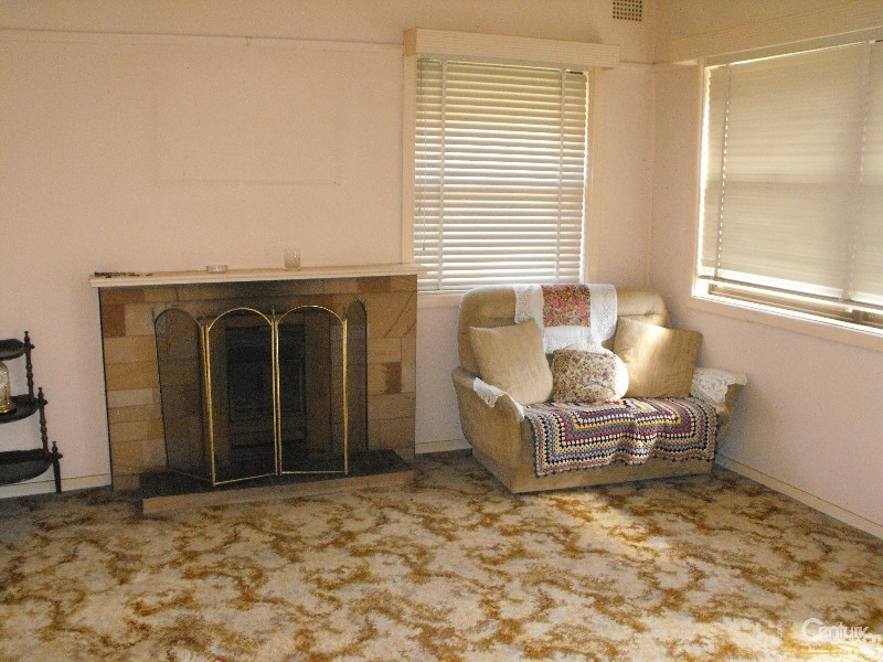 37 winifred, Condell Park NSW 2200