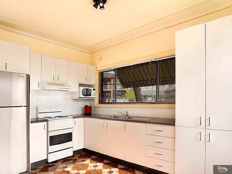 9 Jacqueline Crescent, Greenacre NSW 2190