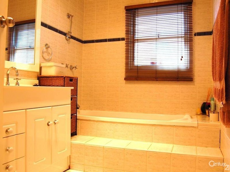 17 Yanderra Street, Condell Park NSW 2200