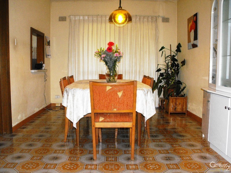 14 Foley Street, Georges Hall NSW 2198