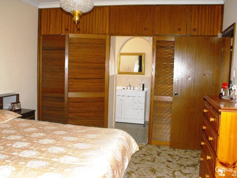 14 Foley Street, Georges Hall NSW 2198