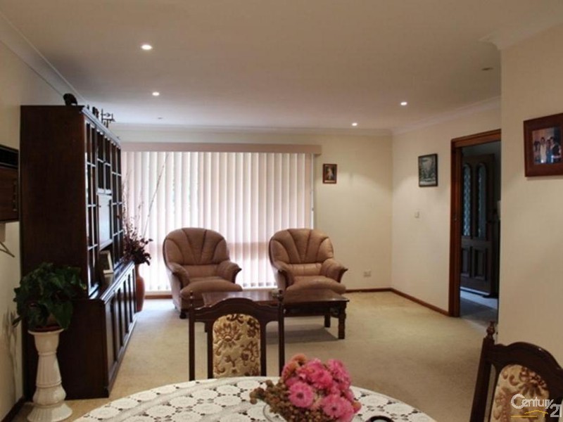 5 Dell Place, Georges Hall NSW 2198