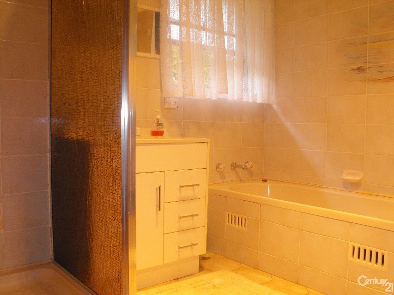 5 Dell Place, Georges Hall NSW 2198