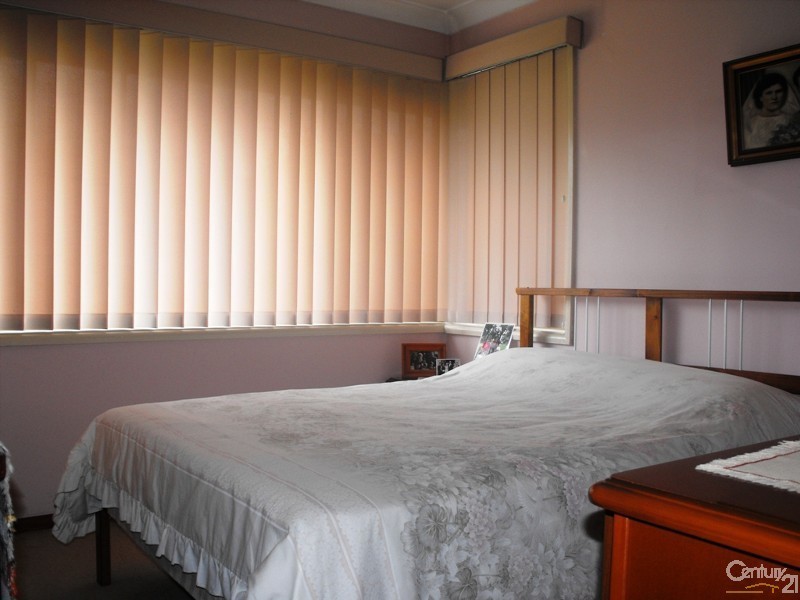 5 Dell Place, Georges Hall NSW 2198