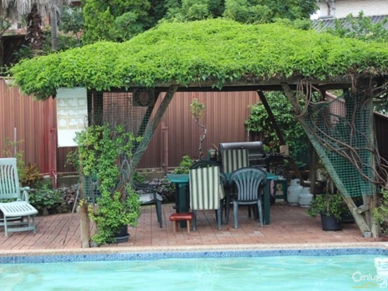 5 Dell Place, Georges Hall NSW 2198