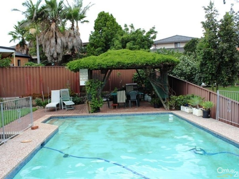 5 Dell Place, Georges Hall NSW 2198