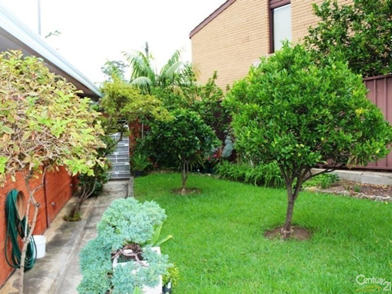5 Dell Place, Georges Hall NSW 2198