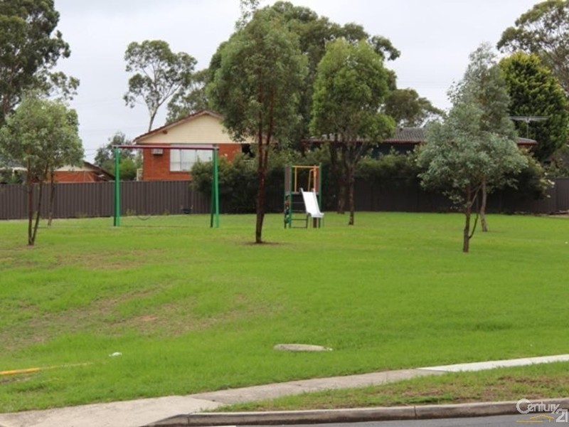 5 Dell Place, Georges Hall NSW 2198